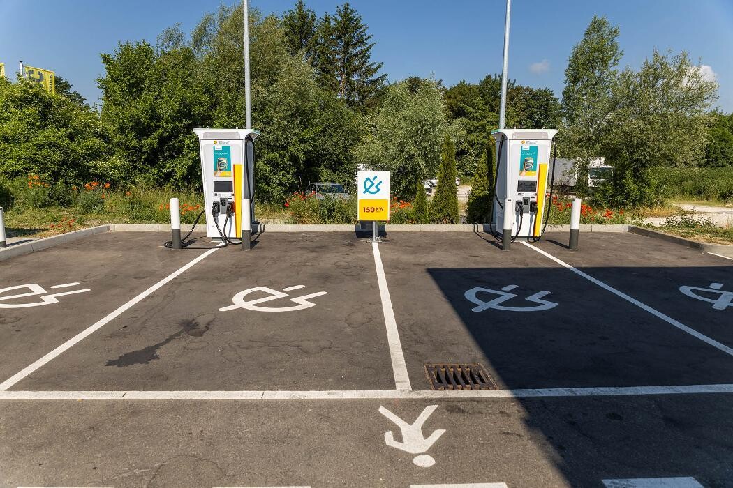 Bilder Shell Recharge Charging Station