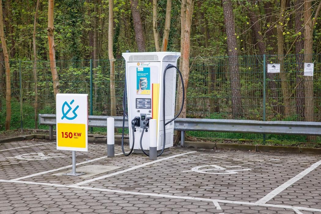 Bilder Shell Recharge Charging Station