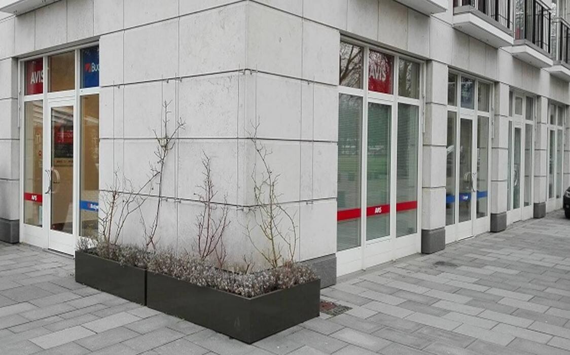 Bilder Avis Autovermietung - Hamburg Dammtor Bahnhof