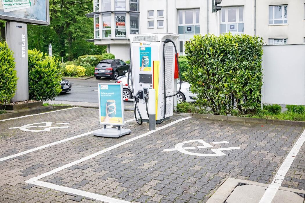 Bilder Shell Recharge Charging Station