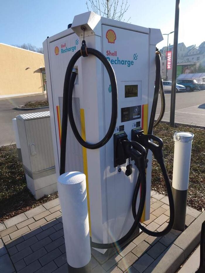 Bilder Shell Recharge Charging Station