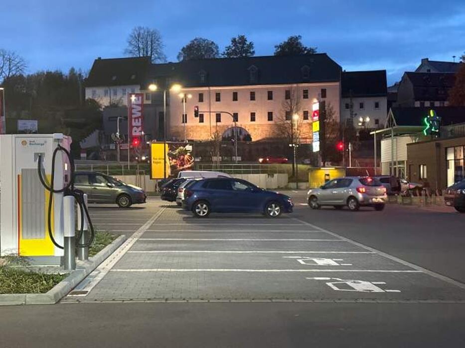 Bilder Shell Recharge Charging Station