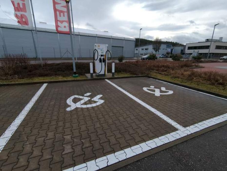 Bilder Shell Recharge Charging Station