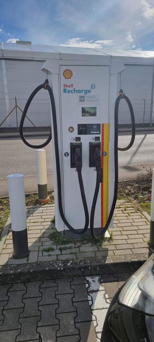 Bilder Shell Recharge Charging Station