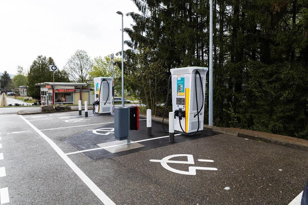 Bilder Shell Recharge Charging Station