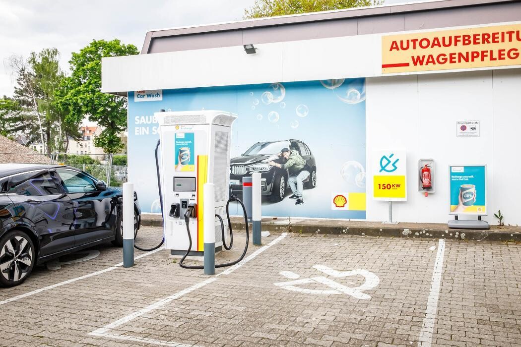 Bilder Shell Recharge Charging Station