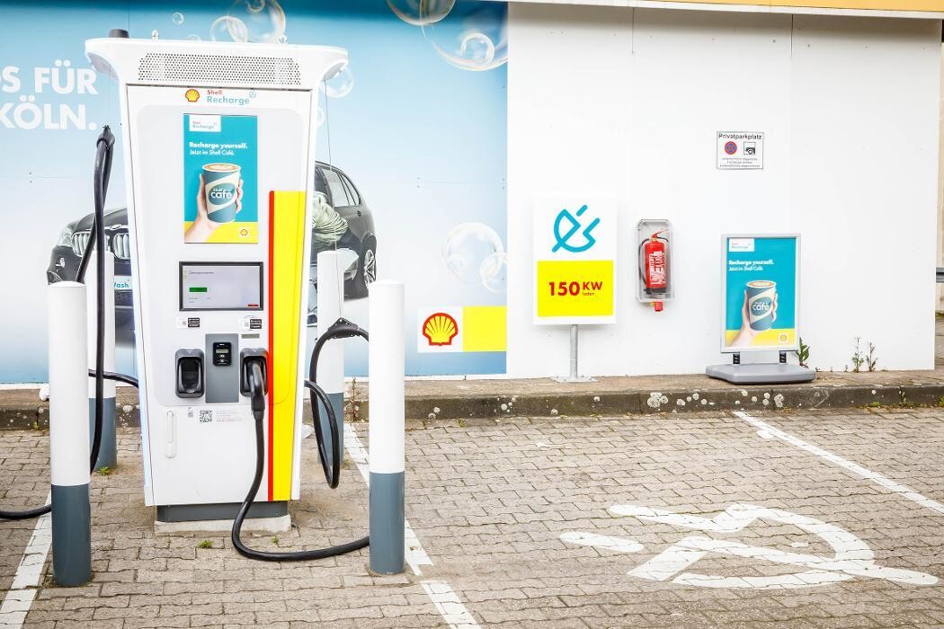 Bilder Shell Recharge Charging Station