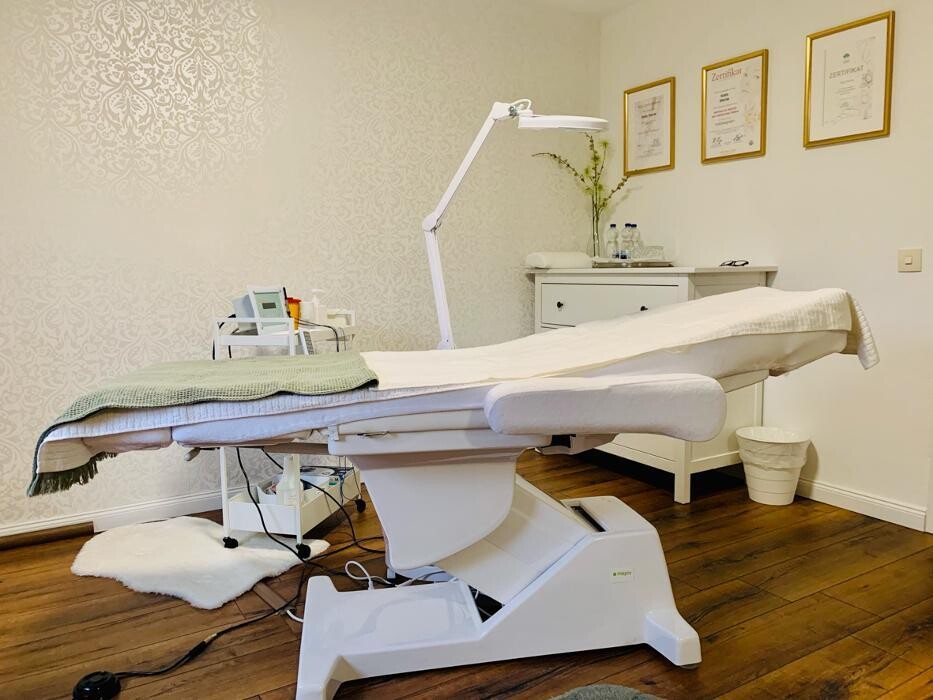 Bilder Katja Steinle - Less hair & care - dauerhafte Haarentfernung