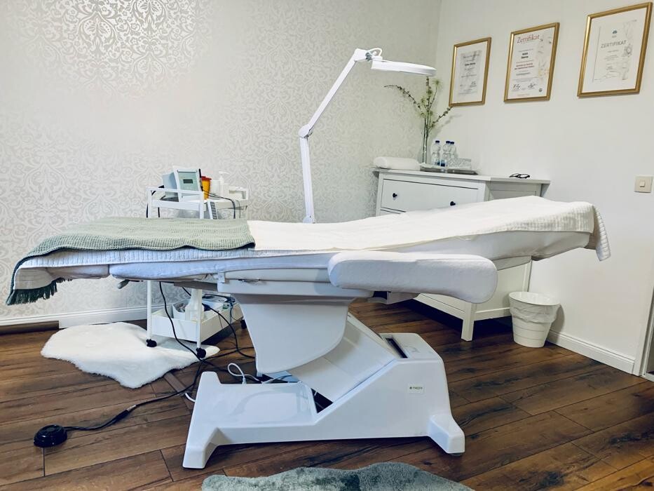 Bilder Katja Steinle - Less hair & care - dauerhafte Haarentfernung