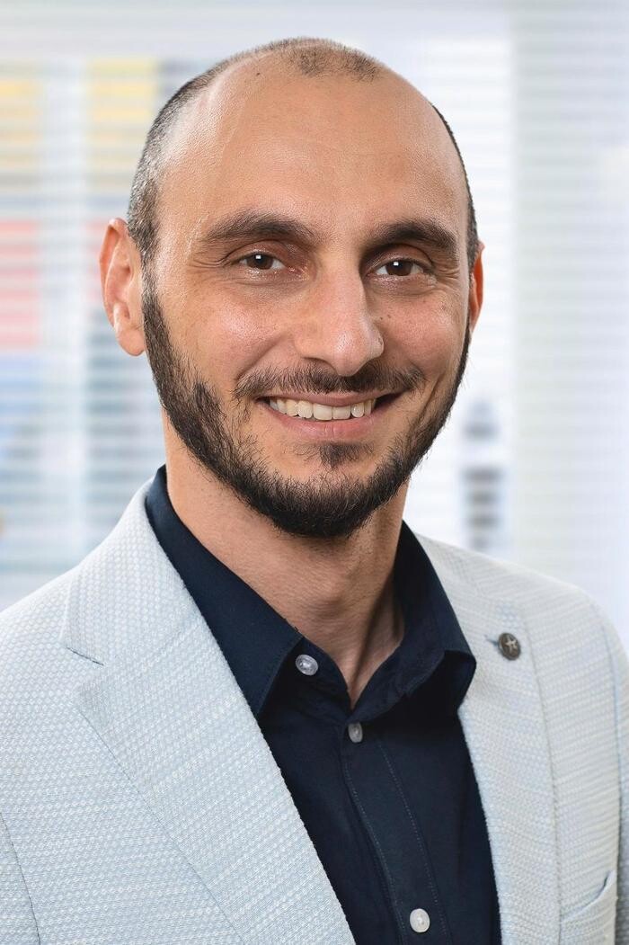 Bilder ERGO Versicherung Yashar Kahvand