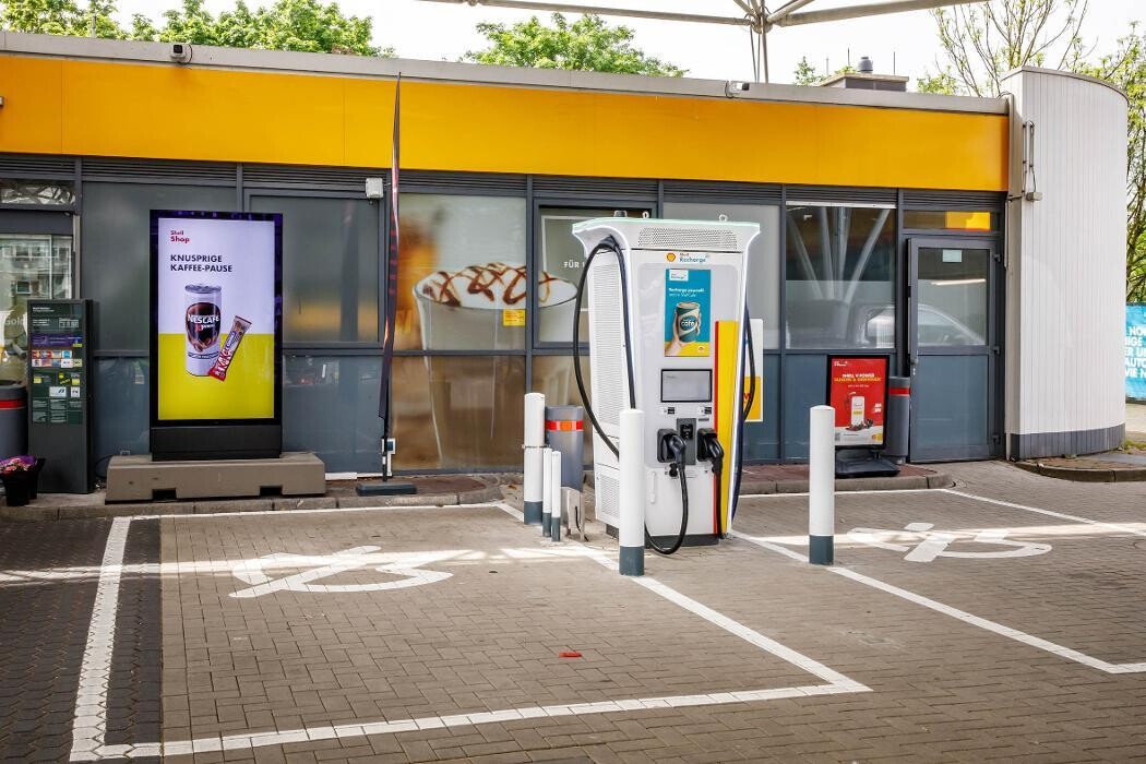 Bilder Shell Recharge Charging Station