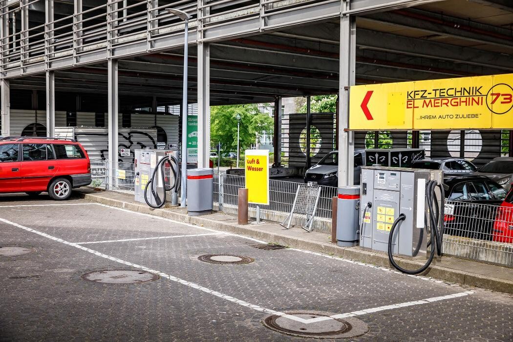 Bilder Shell Recharge Charging Station