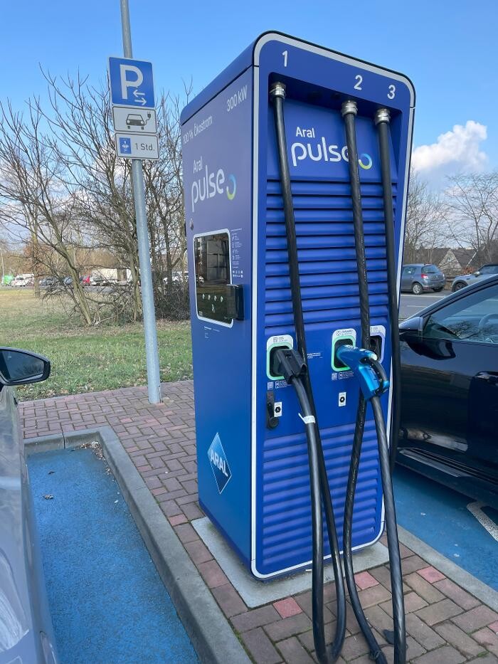 Bilder Aral pulse Ladestation