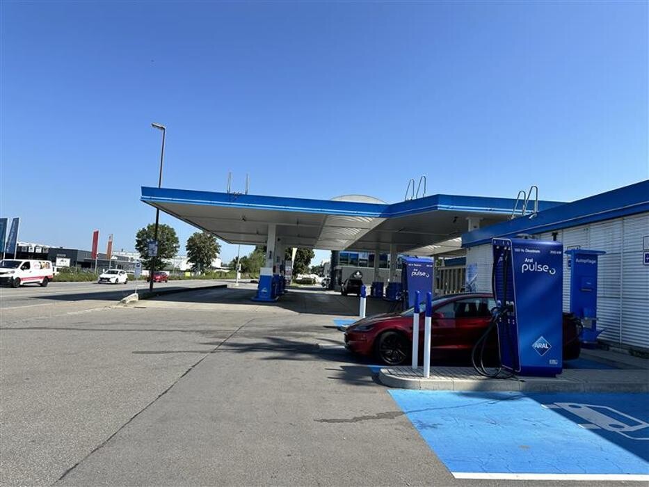 Bilder Aral pulse Ladestation