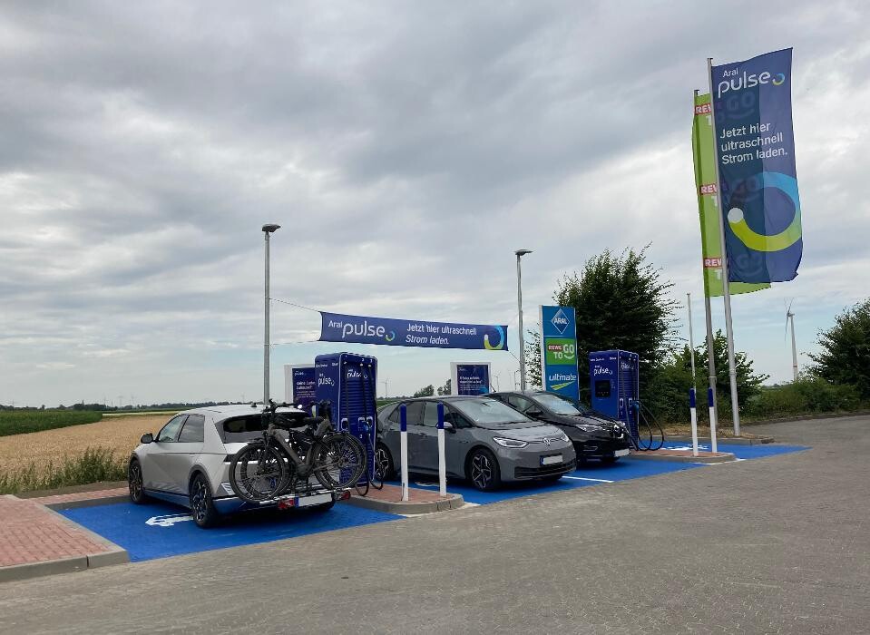 Bilder Aral pulse Ladestation