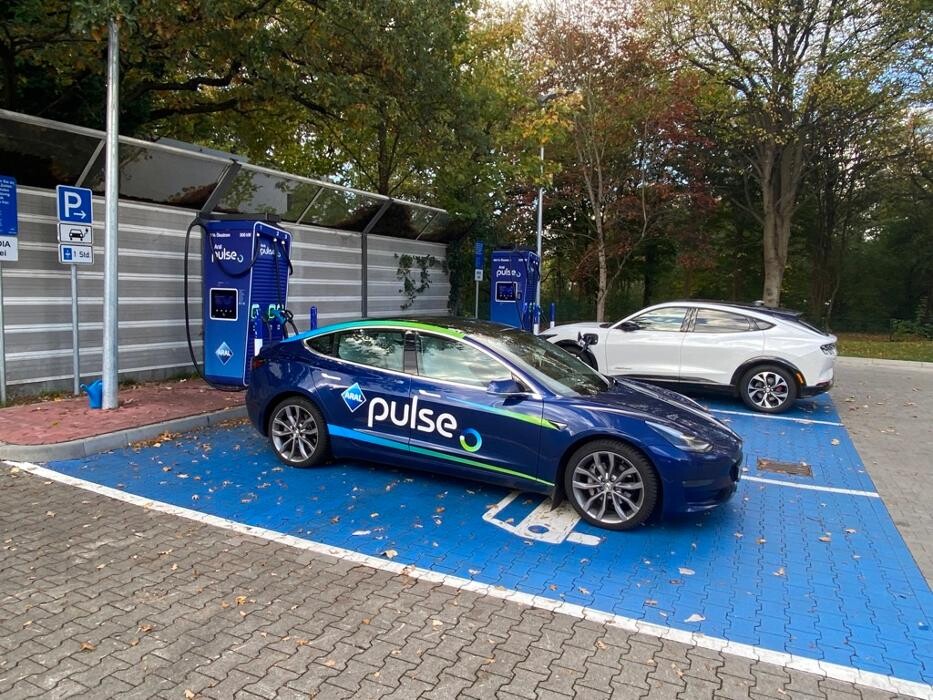 Bilder Aral pulse Ladestation