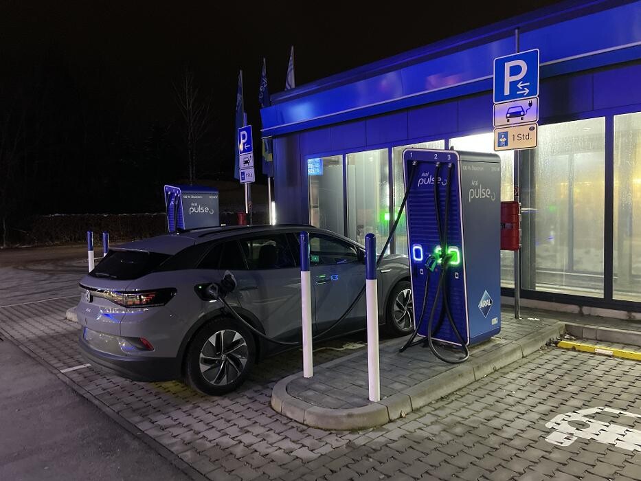 Bilder Aral pulse Ladestation