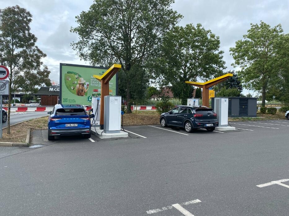 Bilder Fastned Charging Station