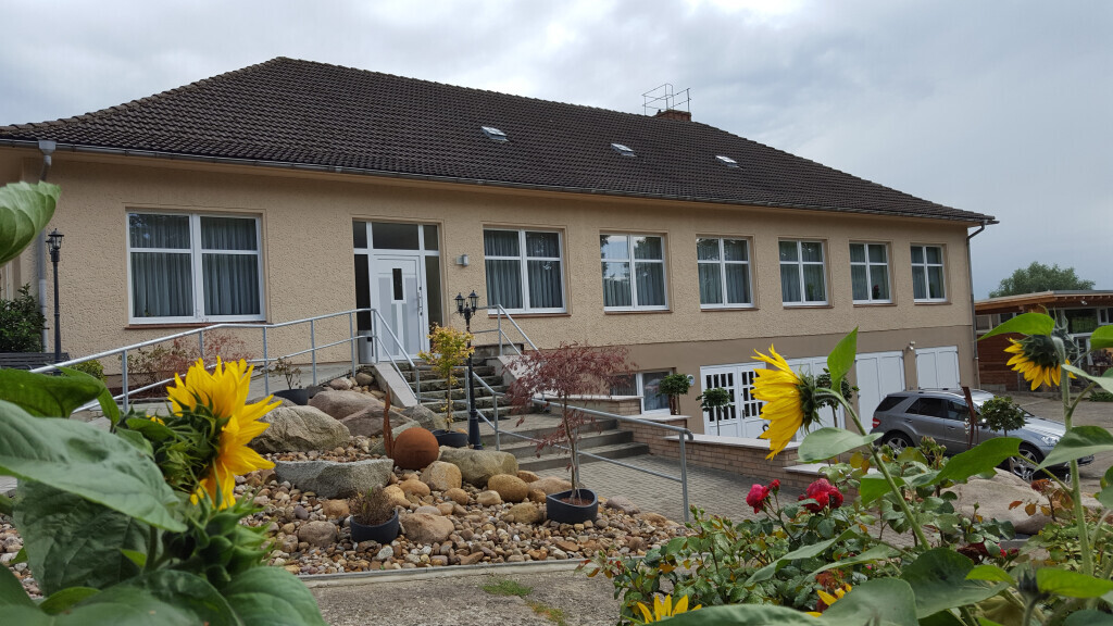 Bilder „Haus der Bestattung“ am Friedhof