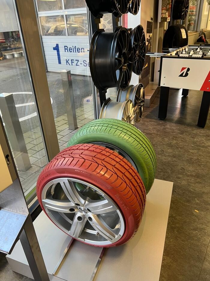 Bilder Pneuhage Reifen und Autoservice