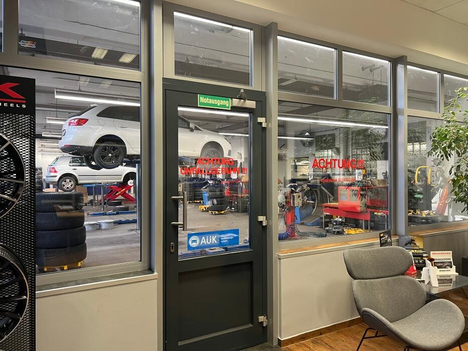 Bilder Pneuhage Reifen und Autoservice