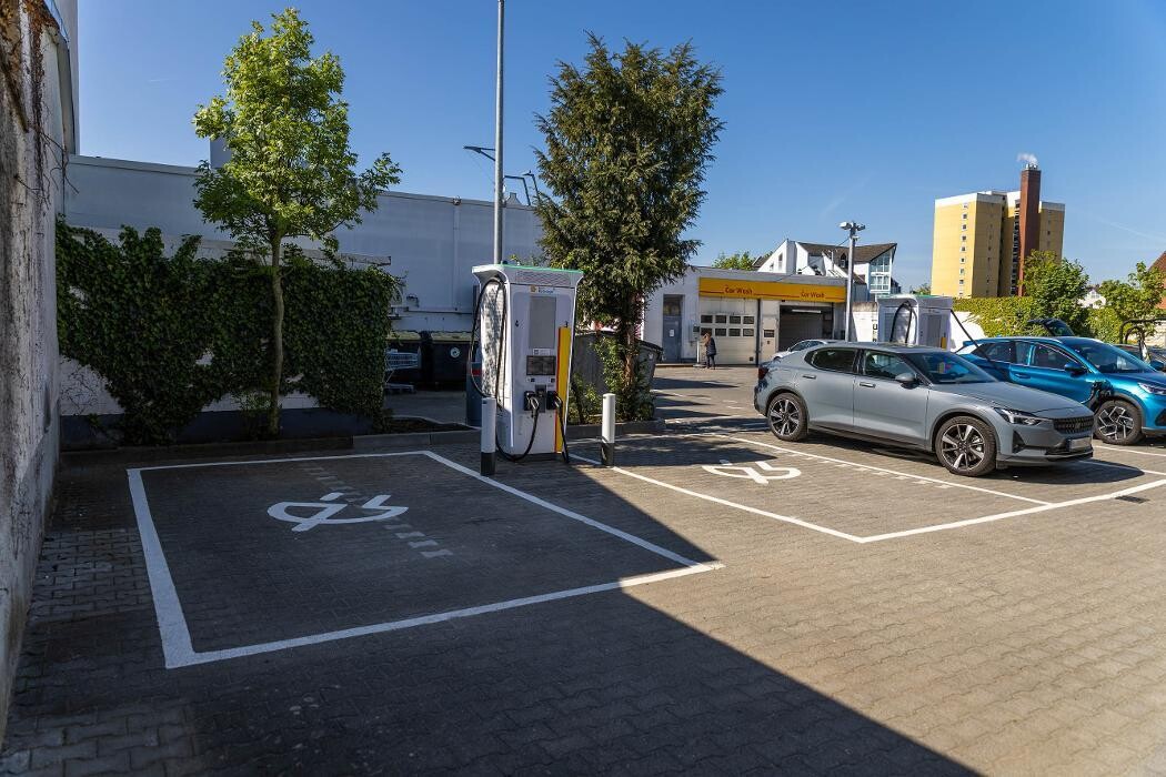 Bilder Shell Recharge Charging Station