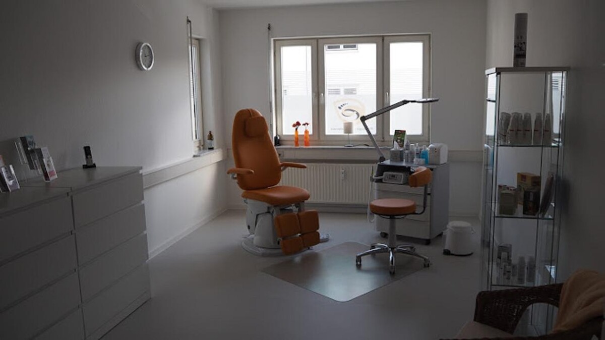 Bilder medizinische Fußpflege und Naturheilkunde Elke van Luijk