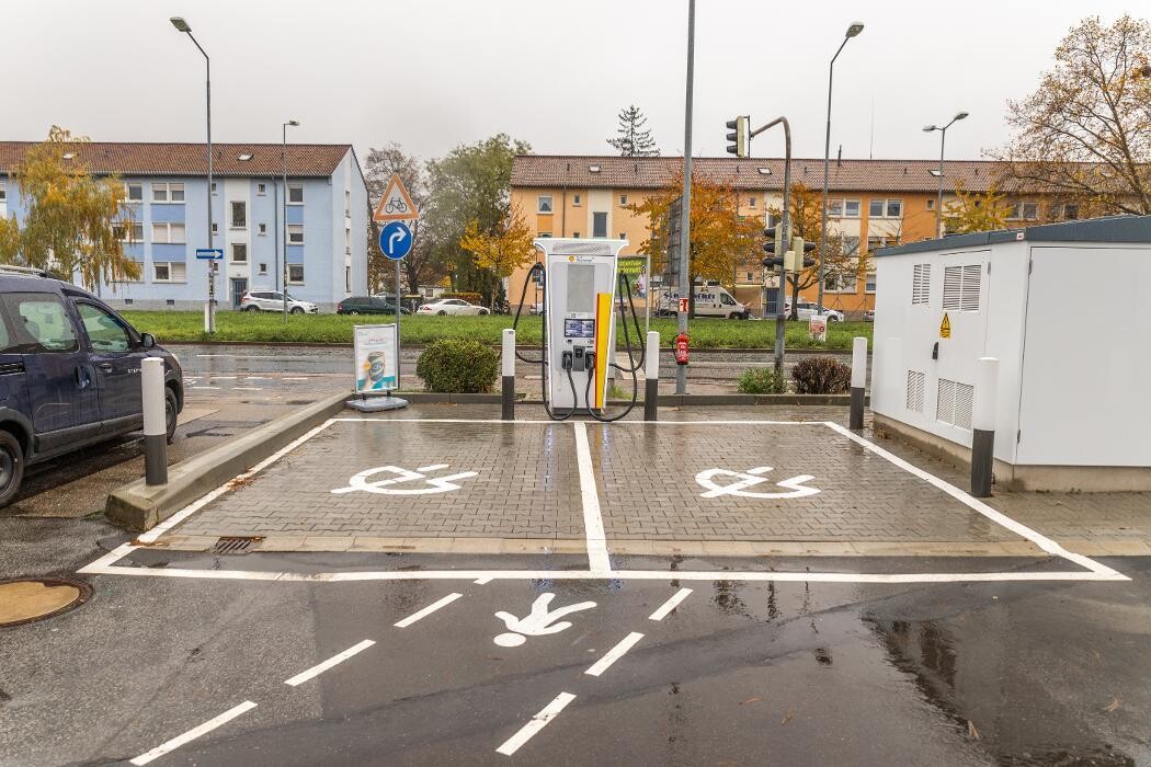 Bilder Shell Recharge Charging Station