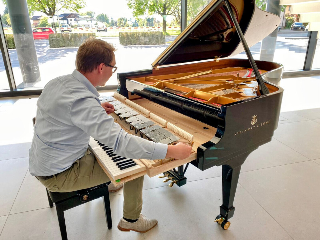 Bilder Pianoservice Julian van Gogh