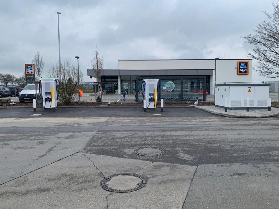 Bilder Shell Recharge Charging Station