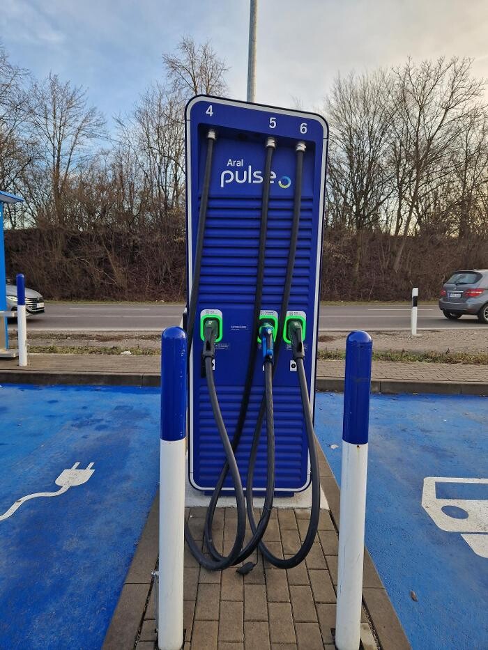 Bilder Aral pulse Ladestation