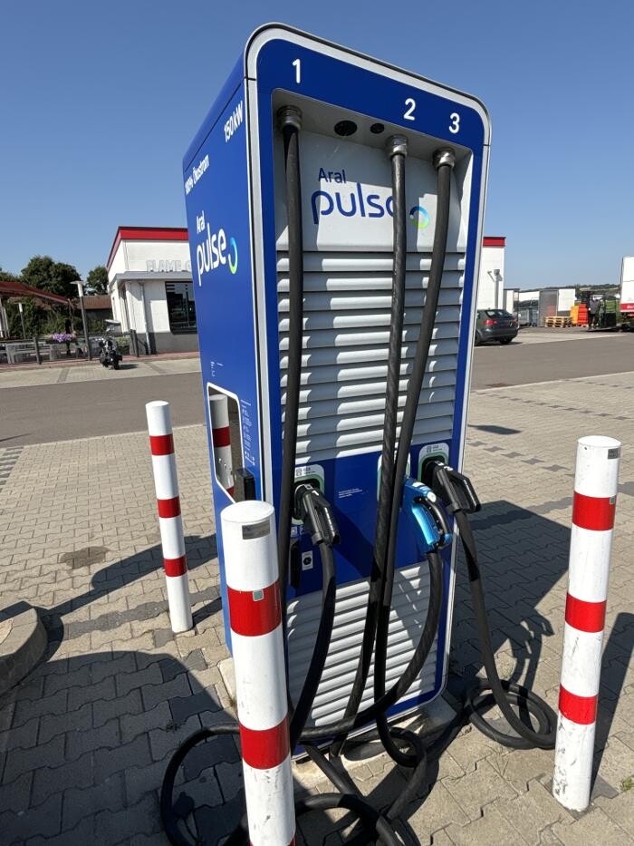 Bilder Aral pulse Ladestation