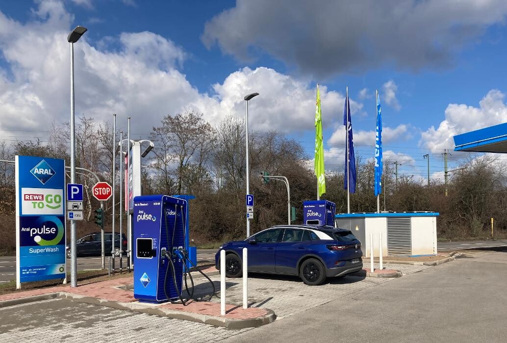 Bilder Aral pulse Ladestation