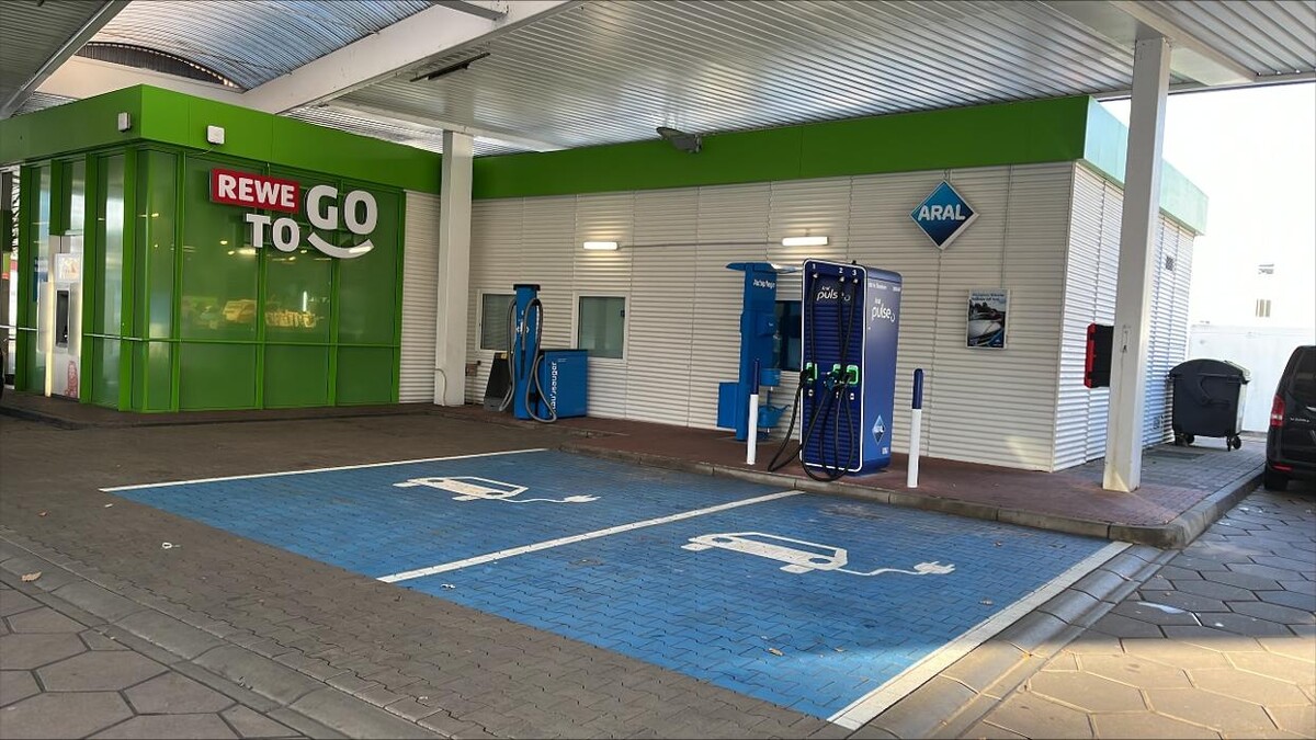 Bilder Aral pulse Ladestation