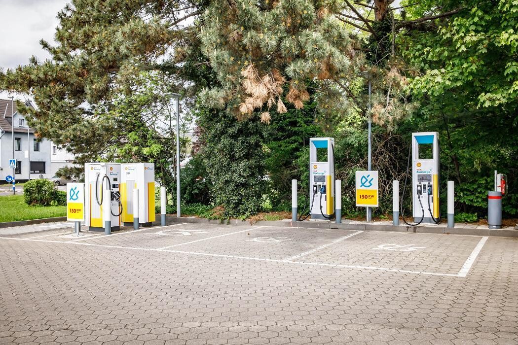 Bilder Shell Recharge Charging Station