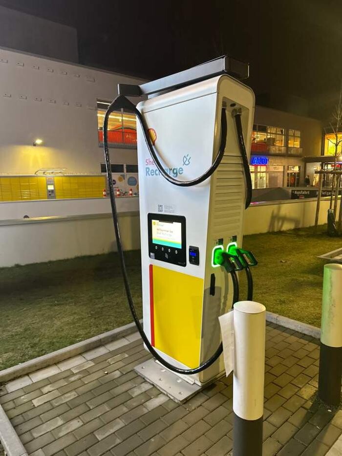 Bilder Shell Recharge Charging Station