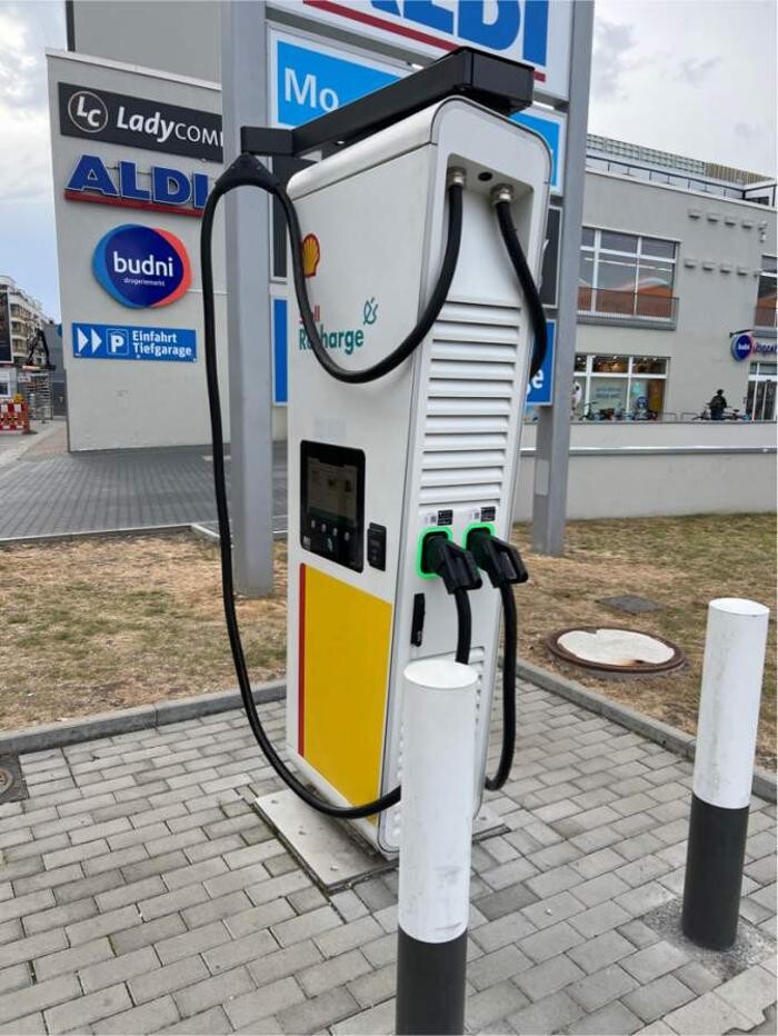 Bilder Shell Recharge Charging Station