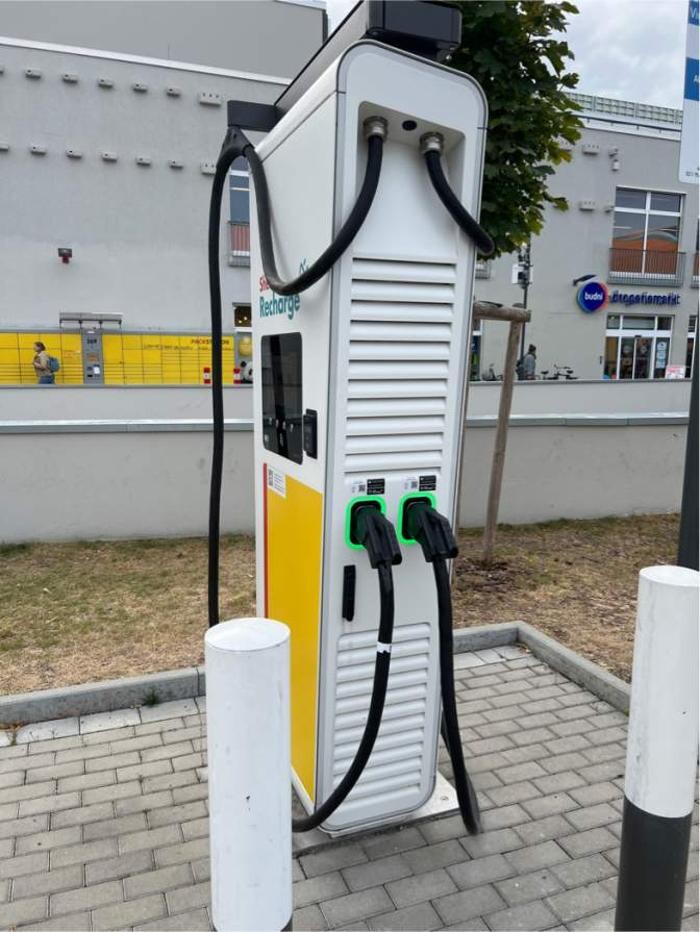 Bilder Shell Recharge Charging Station