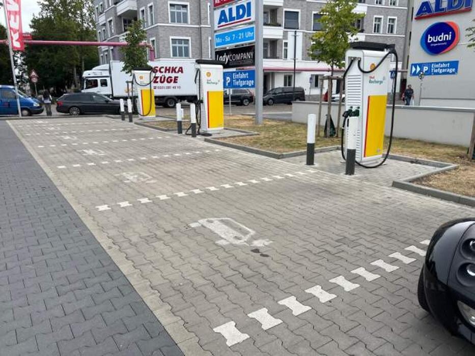 Bilder Shell Recharge Charging Station