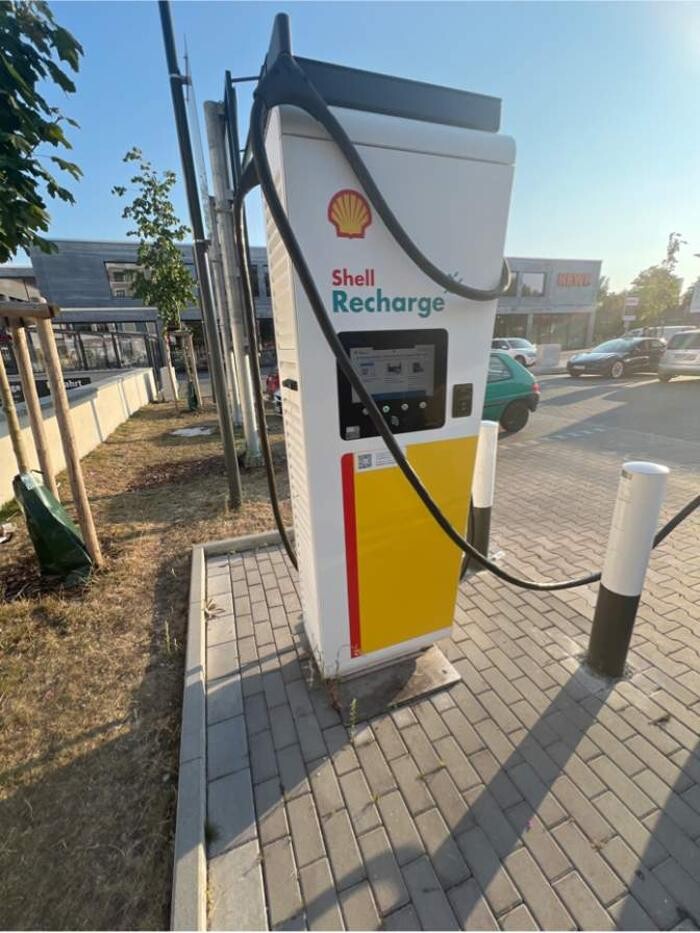 Bilder Shell Recharge Charging Station
