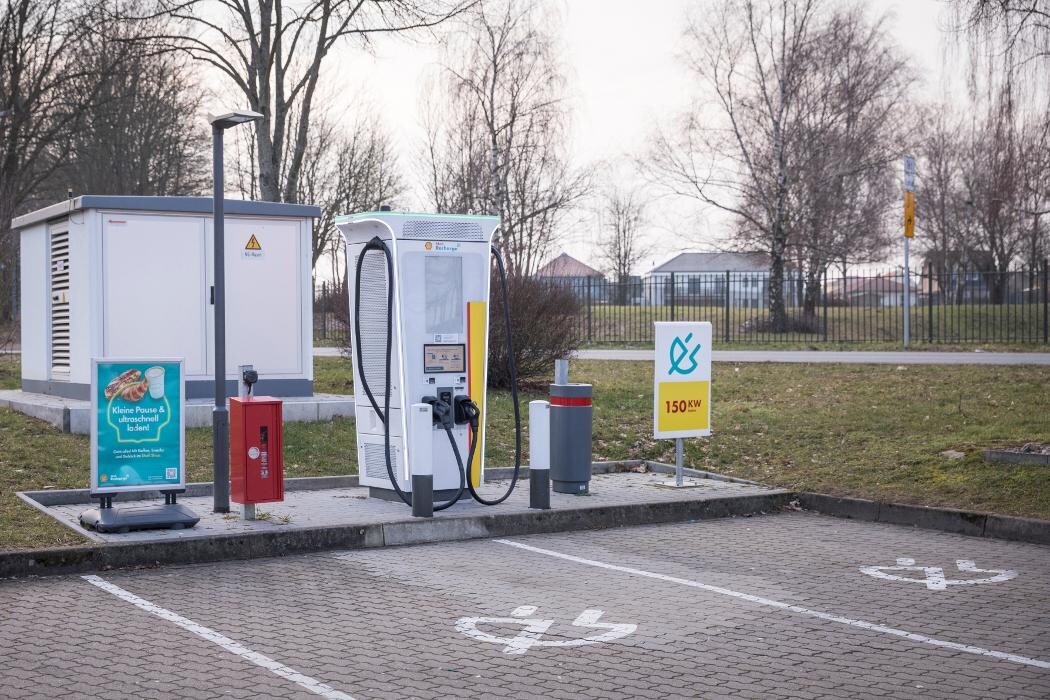 Bilder Shell Recharge Charging Station
