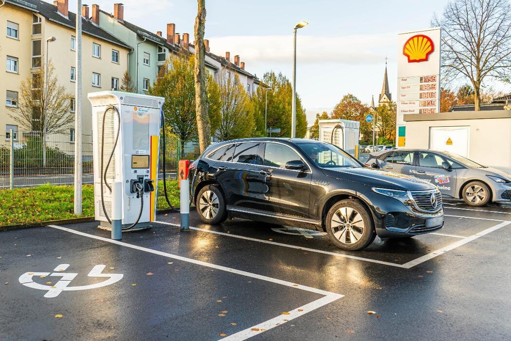 Bilder Shell Recharge Charging Station