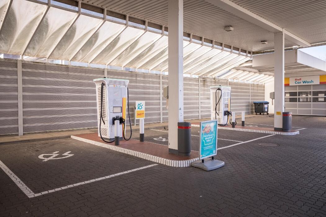 Bilder Shell Recharge Charging Station
