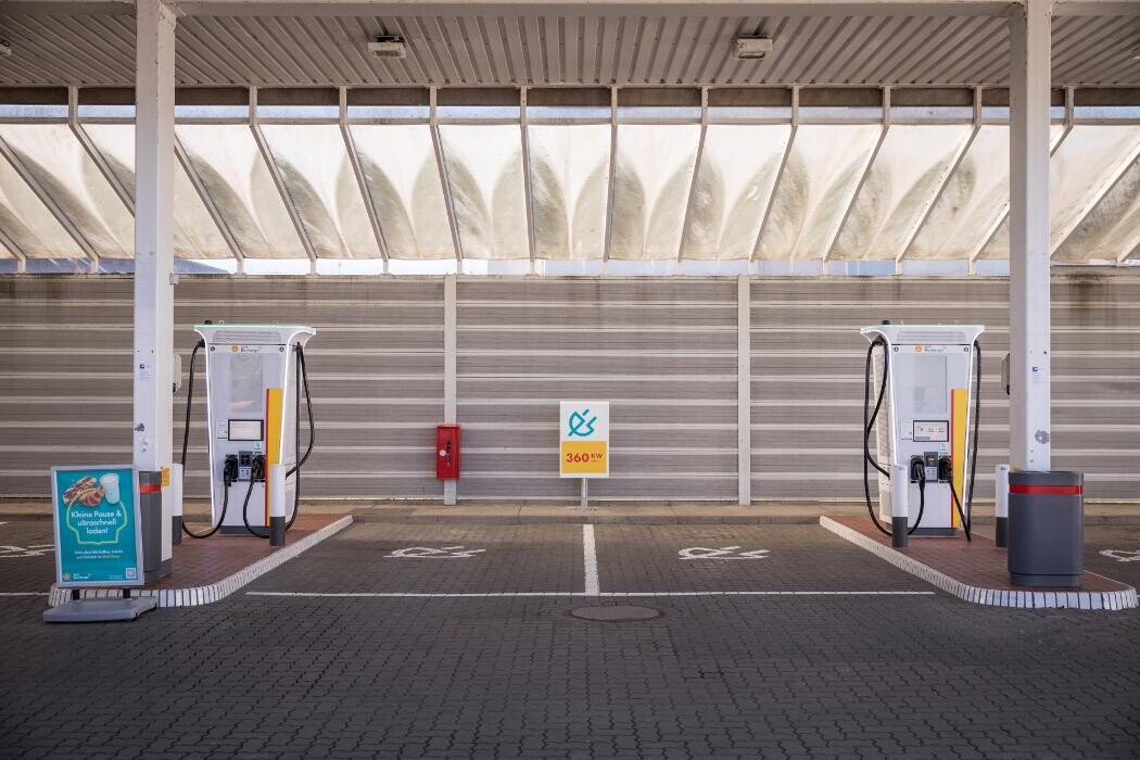 Bilder Shell Recharge Charging Station
