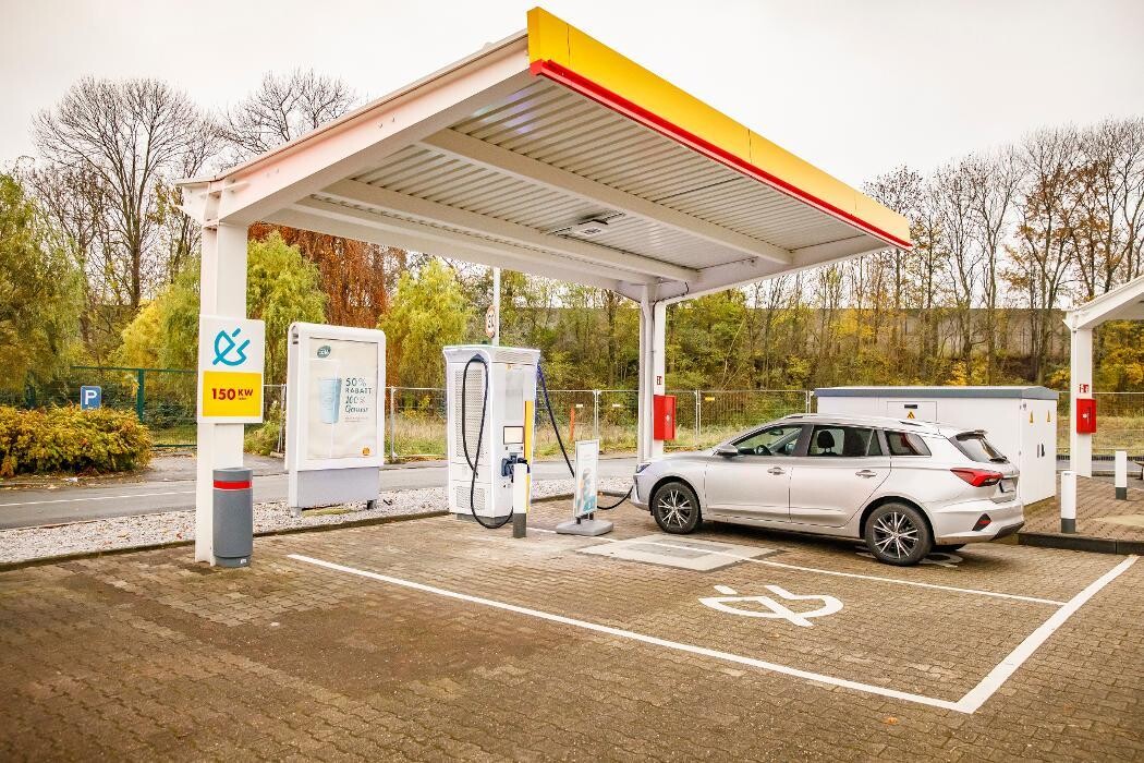 Bilder Shell Recharge Charging Station