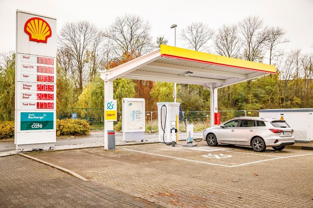 Bilder Shell Recharge Charging Station