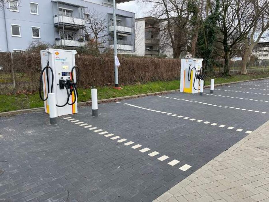 Bilder Shell Recharge Charging Station