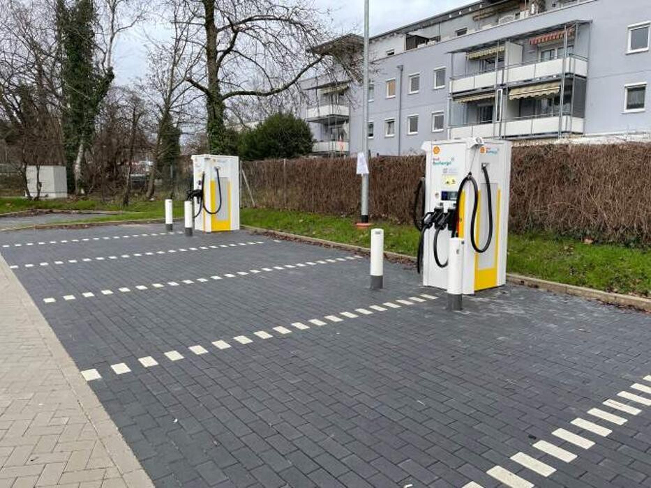 Bilder Shell Recharge Charging Station