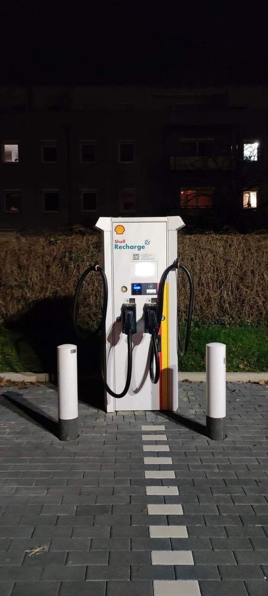 Bilder Shell Recharge Charging Station
