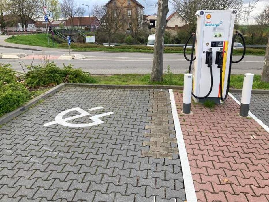 Bilder Shell Recharge Charging Station
